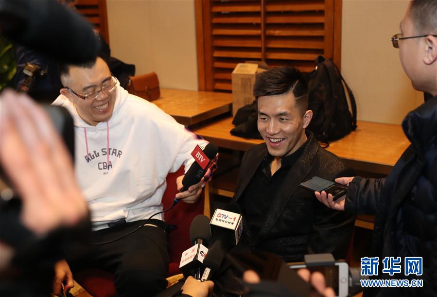 在扣篮时脑