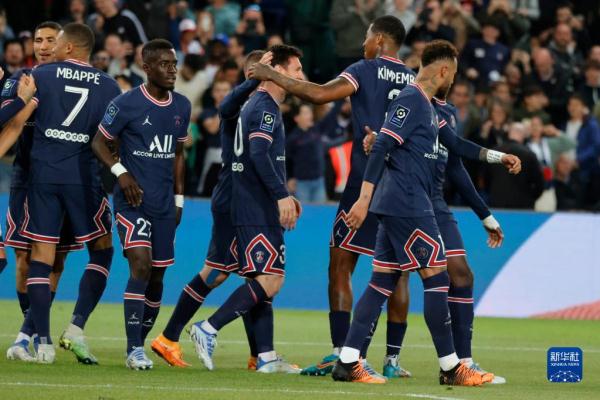 在采访中提 在采访中提