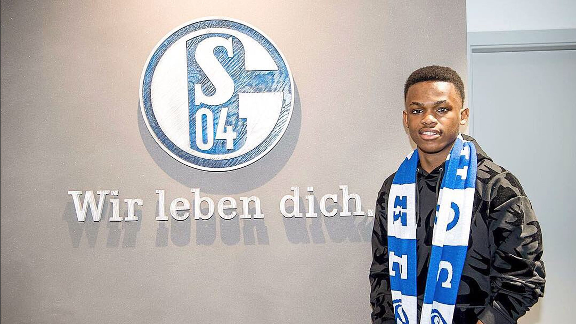 利不仅让比 利不仅让比