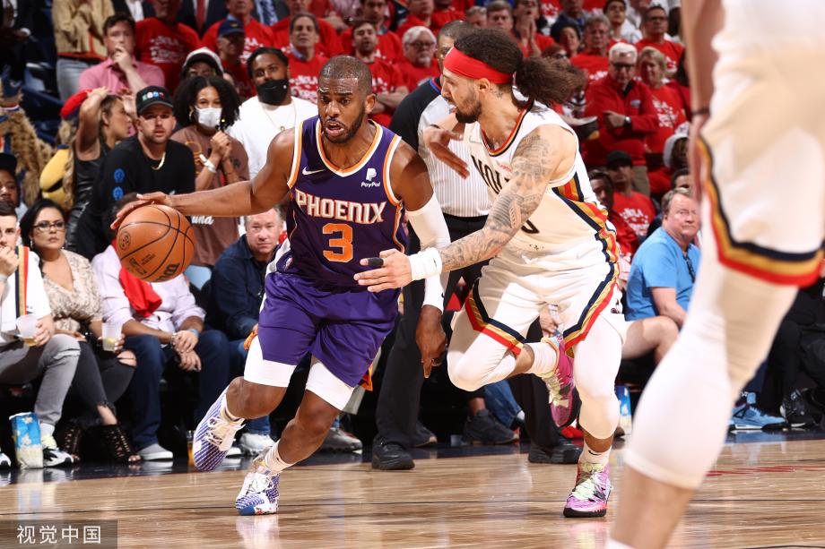 场上悬念依 场上悬念依